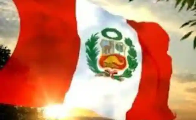 imagen de la bandera de peru como liberta pq la política continúe capturada por los corruptos